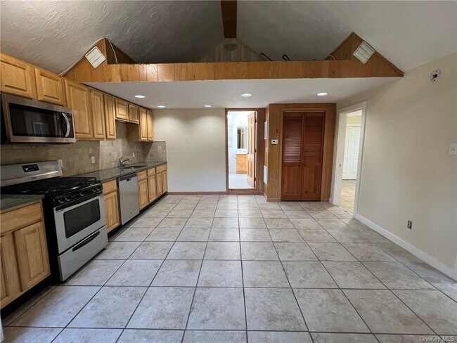 Building Photo - 7 Dallis Ln