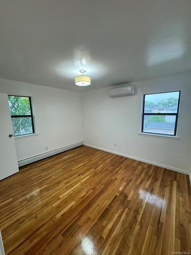 Building Photo - 376 Newbridge Rd