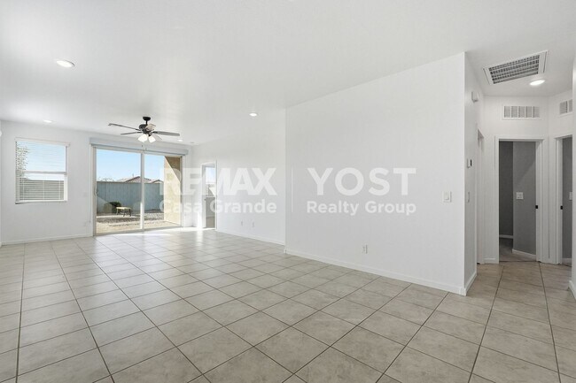 Foto del edificio - Move-In Ready Beauty with Granite Counters & Private Backyard!