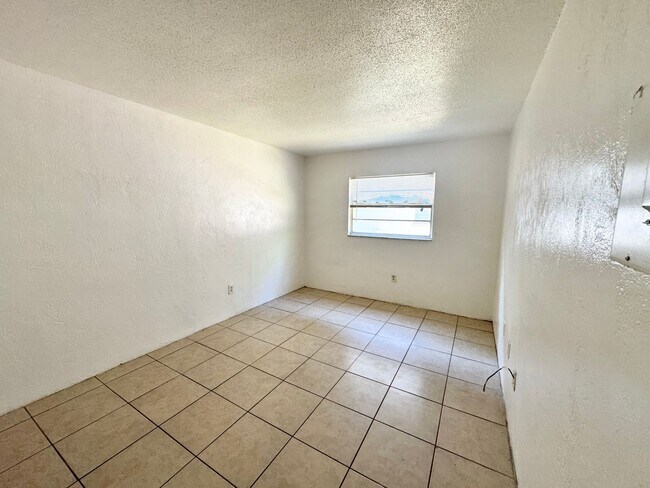 Foto del edificio - 1221 Kennedy Rd