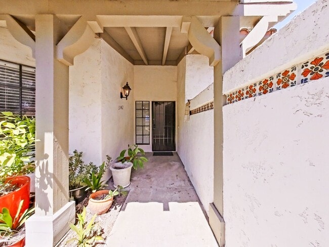 Foto del edificio - Charming 2-Bedroom Single-Story Furnished ...