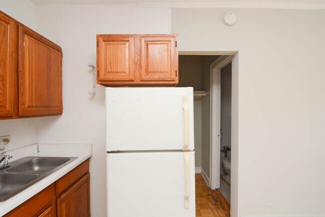 Foto del edificio - 714 W Belmont Ave