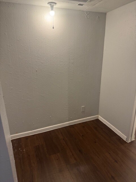 Foto del edificio - 5220 Weber Rd