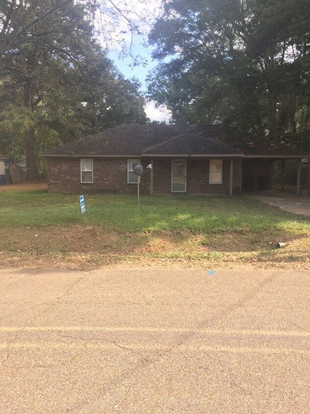 Primary Photo - 208 West St
