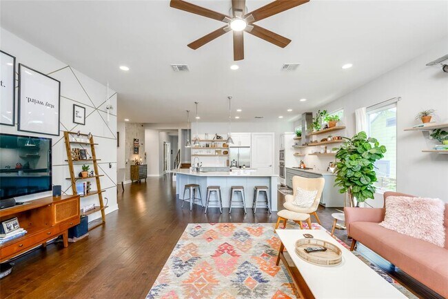 Building Photo - 2113 Glendale Pl