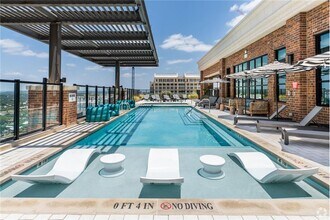 Building Photo - 402 Guadalupe St