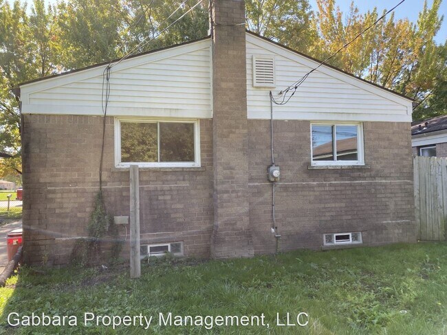 Building Photo - 3 br, 1 bath House - 19615 E. 14 Mile Rd