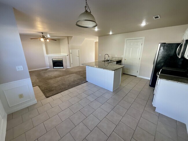 Building Photo - 830 Melmar Dr