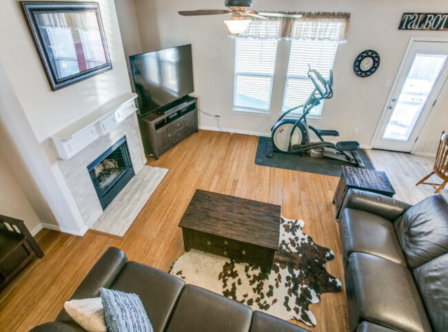 Building Photo - 6105 Saddleback Dr