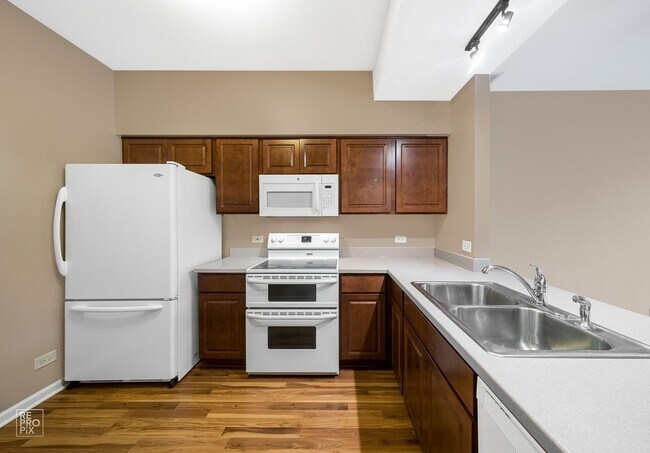 Foto del edificio - Schaumburg Two Story Two Bed Townhome