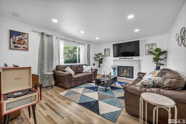 Building Photo - 405 Gregory Way