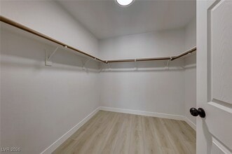 Building Photo - 926 Dancing Vines Ave