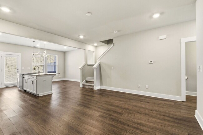 Foto del edificio - Craftsman 3BD Townhome Near Downtown Greenville | Garage + Granite Kitchen