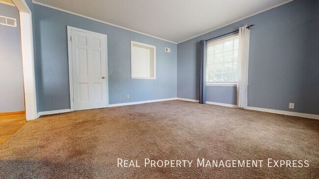 Foto del edificio - 1 Bedroom 1 Bathroom w/ Single Stall Garage in Central Sioux Falls