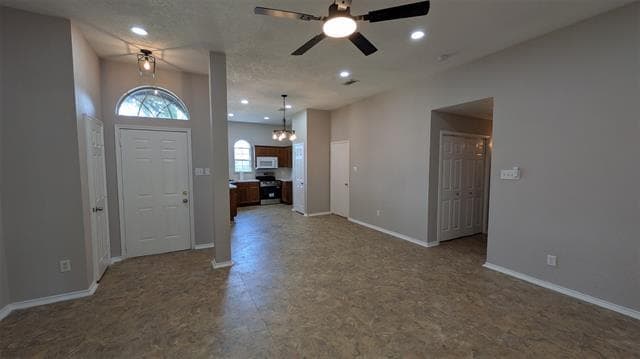 Building Photo - 336 Cresthaven Dr