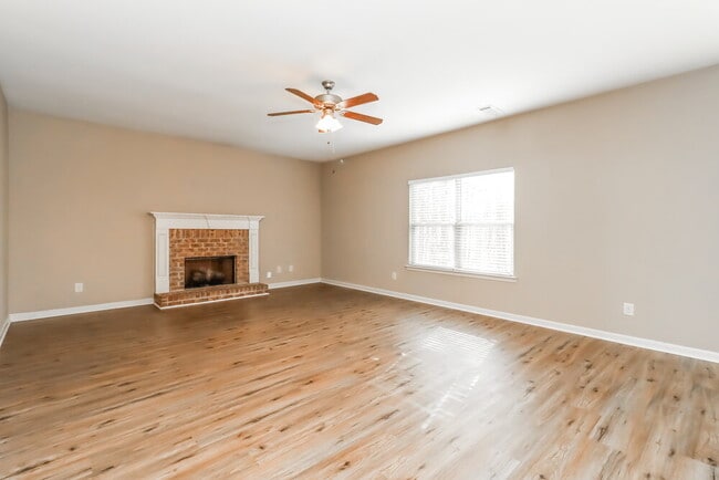 Foto del edificio - 284 Camellia Way