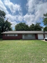 Building Photo - 1100 Sequoyah Trail