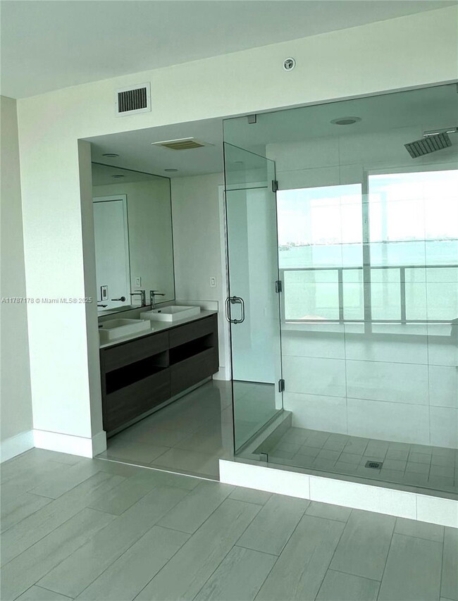 Foto del edificio - 460 NE 28th St