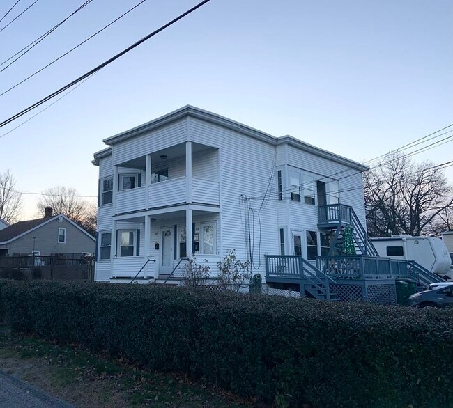 Foto del edificio - 406-408 Oak Hill Rd