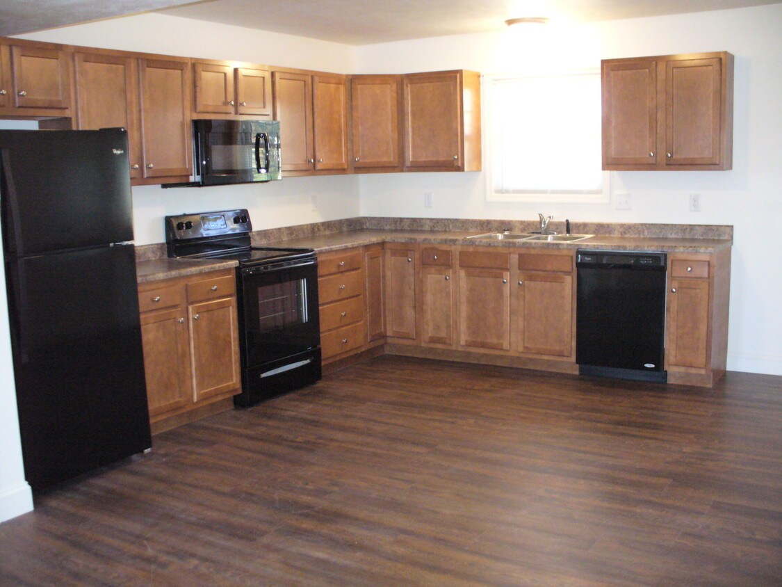 Building Photo - 675 Morris Ave