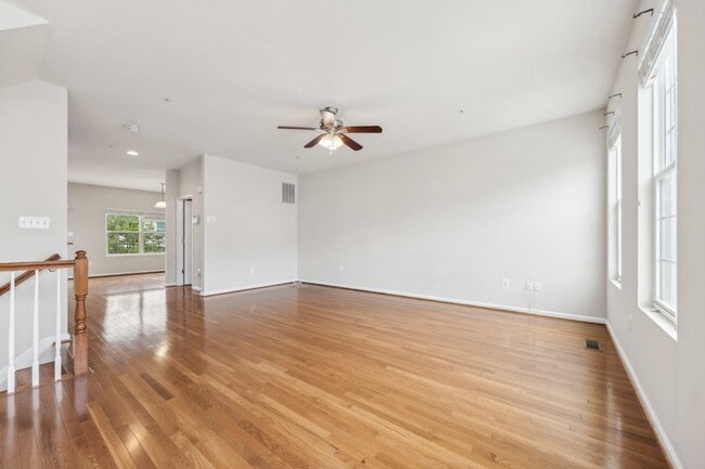 Foto del edificio - Stunning luxury townhome in the Fieldstone...