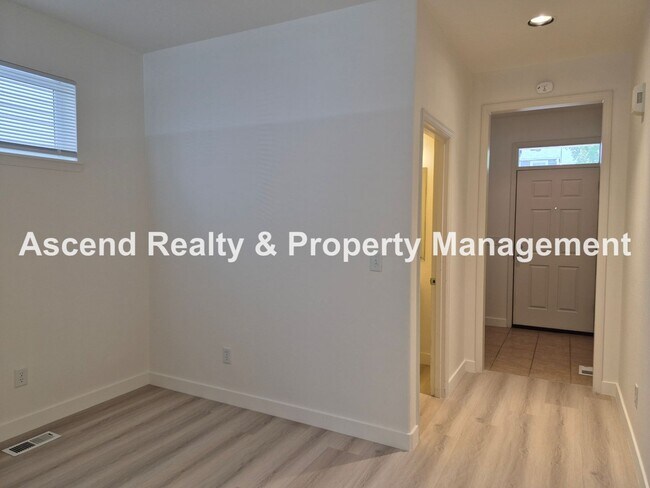 Foto del edificio - Available NOW! Updated in Arbor Roses 3Bed...