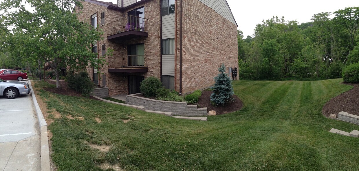 Primary Photo - 46 Woodland Hills Dr