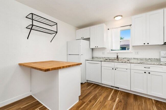 Foto del edificio - 4041 Goodell Ln