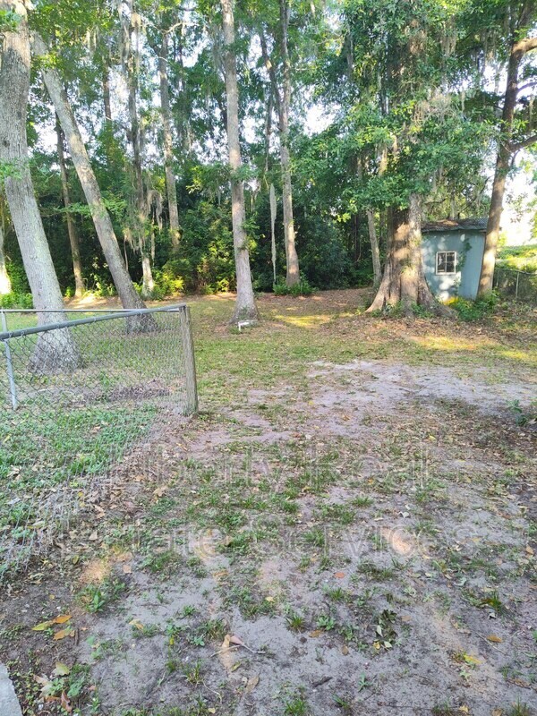Foto del edificio - 407 Woodland Dr