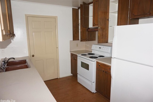 Building Photo - 608 Chickadee Dr