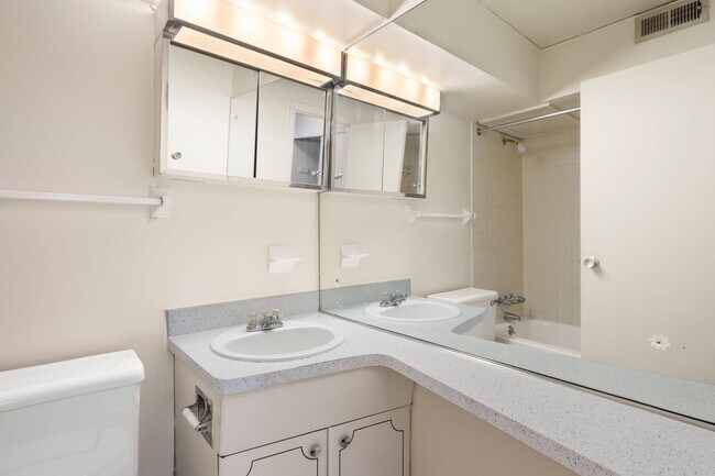 Interior Photo - Executive House