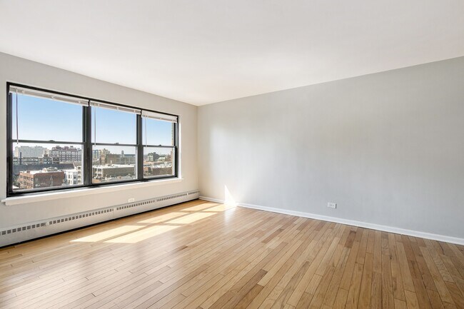 Building Photo - 5858 N Sheridan Rd