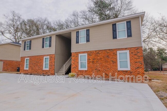 Building Photo - 144 Conifer Drive