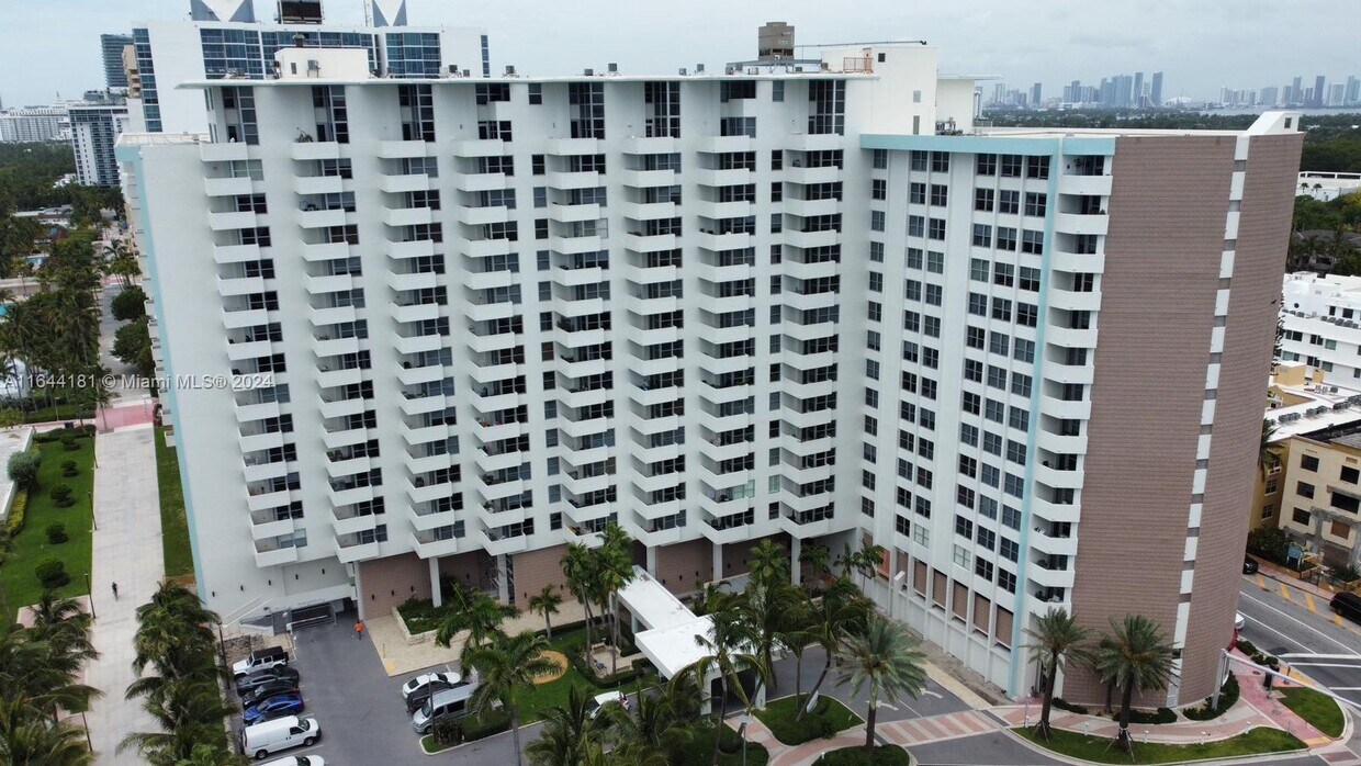Foto principal - 2899 Collins Ave