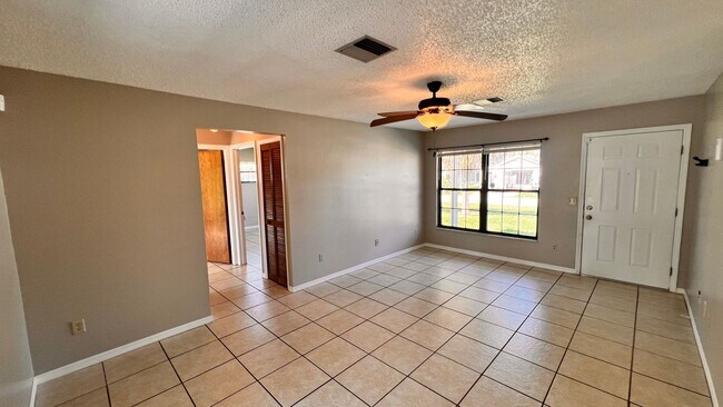 Building Photo - Available NOW! WONDERFUL 3 Bedroom, 2 Bath...