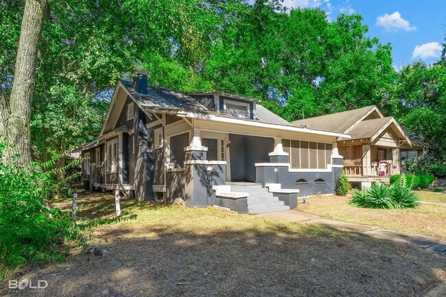 Building Photo - Half off the first Full Months rent! Updat...