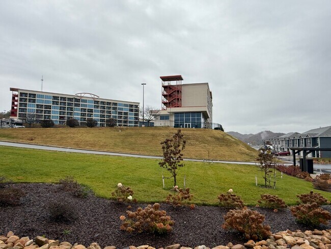 Foto del edificio - 115 Raceday Center Dr