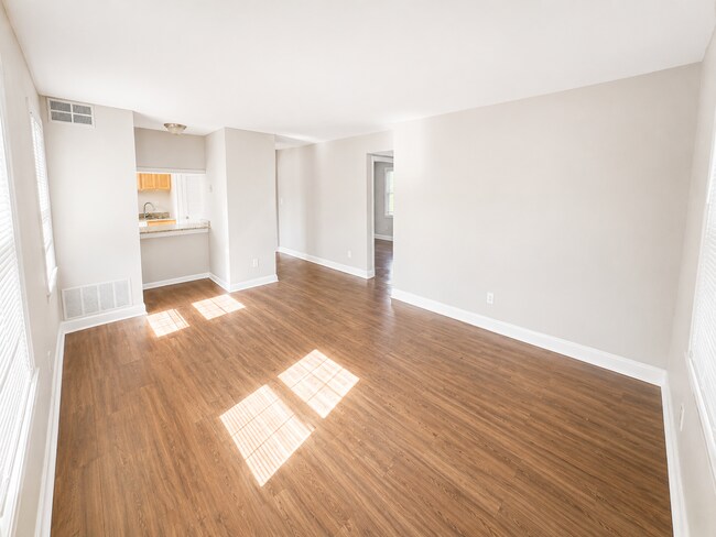 Foto del edificio - 2026 Move-In Special – $500 LEASE SIGNING BONUS!! Bright & Spacious 2BR Apartment in Southeast DC...
