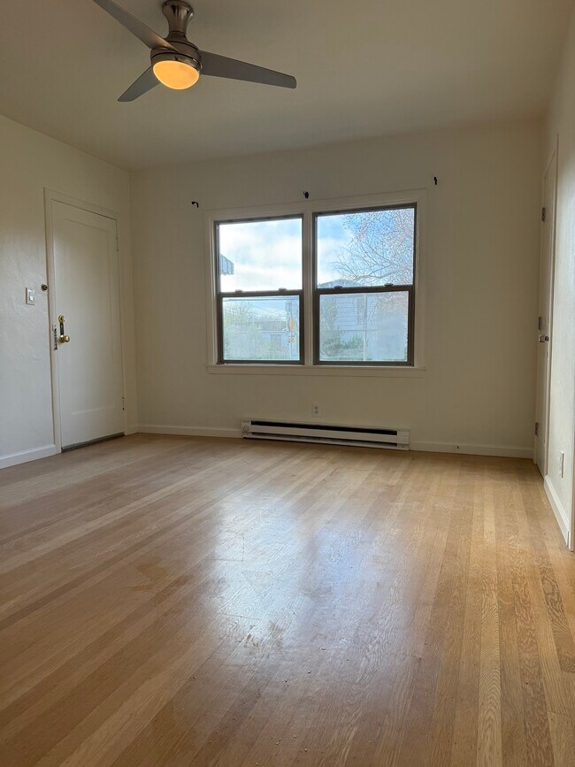 Foto del edificio - 3143 Freeport Blvd