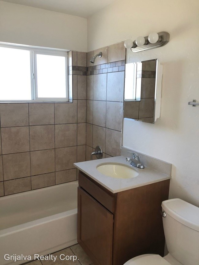 Building Photo - 4625 E Montecito St