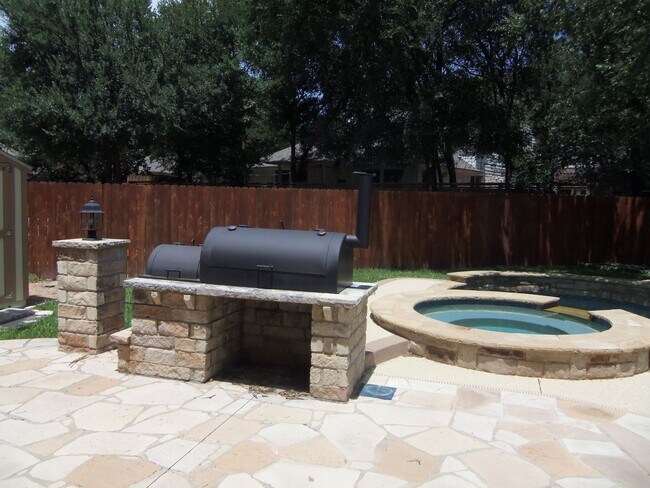 Building Photo - Stunning home with backyard Oasis in Round...