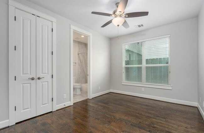 Building Photo - 312 W 28th St