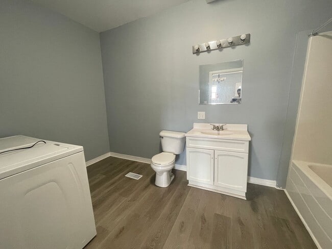 Foto del edificio - Two Bedroom One Bathroom Home