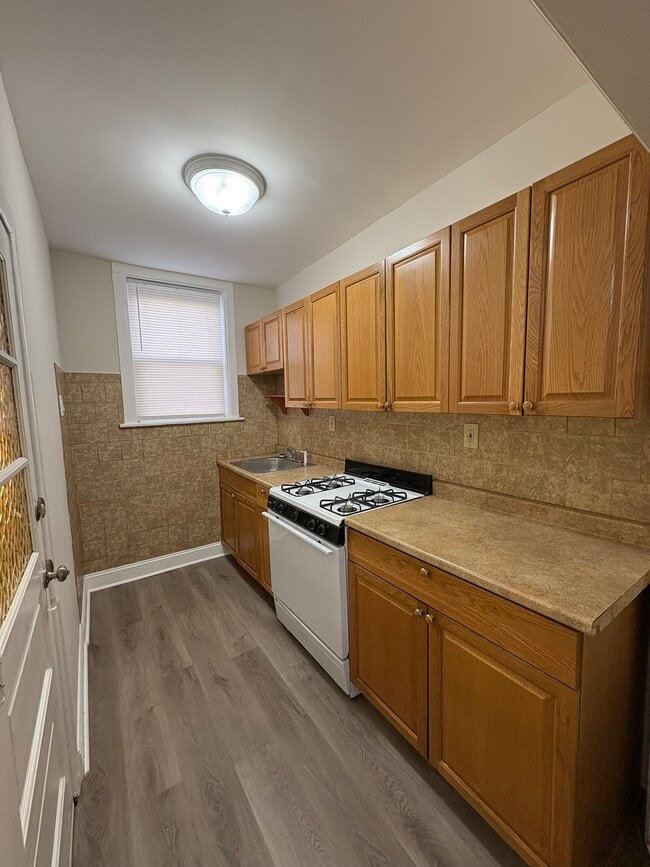 Building Photo - 1417 S Newkirk St