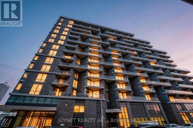 Building Photo - 1 Edgewater Dr