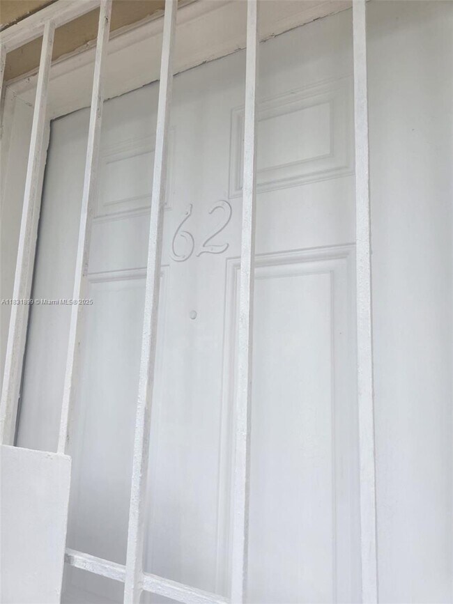Foto del edificio - 2441 NW 13th St