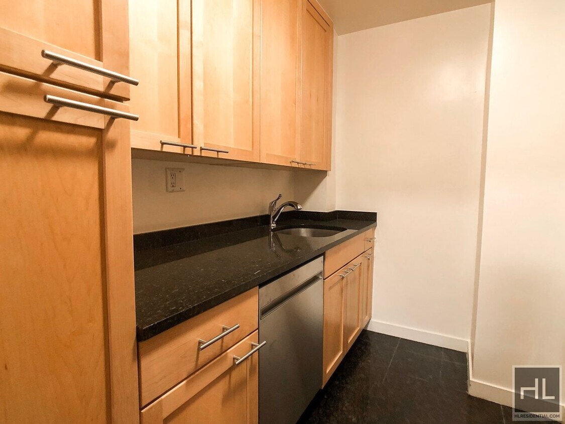 Building Photo - Fourth Avenue