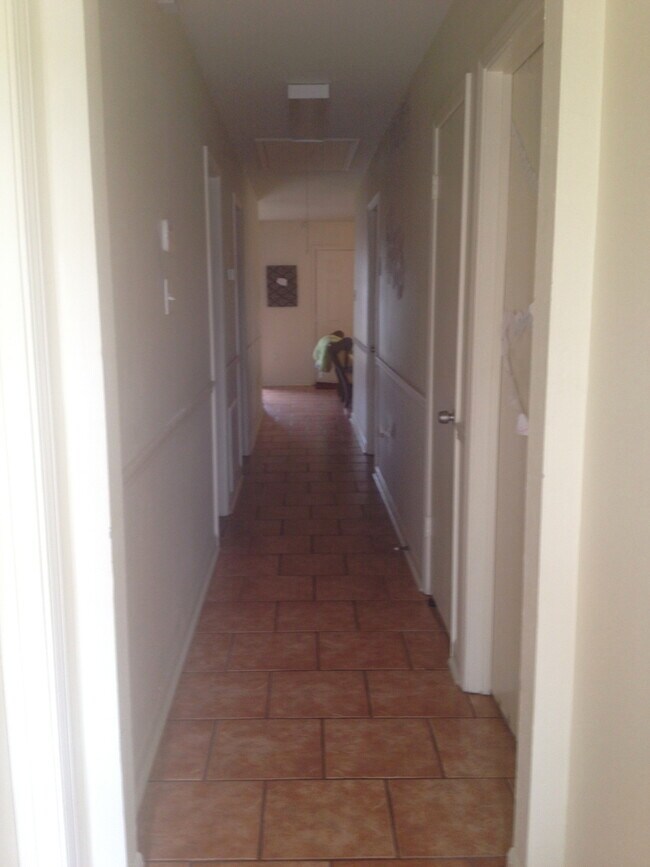 Hallway - 5135 Brightside View Dr