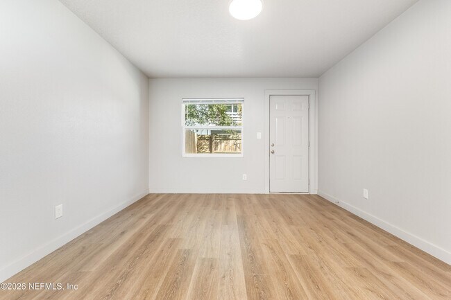 Foto del edificio - 231 E 16th St