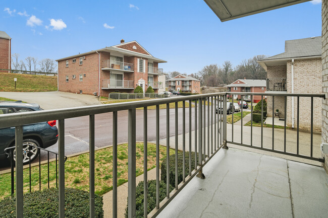 Building Photo - Rolling Green Apartments